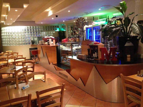 Montania Cafe Bar Restaurant - Pubs Perth 0