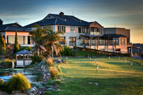 Baudins Restaurant At McCracken Country Club - Pubs Perth 0