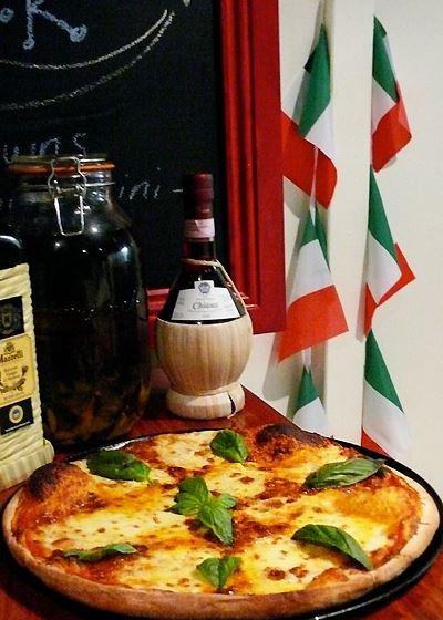Pizzeria La Luna - Pubs Perth 2