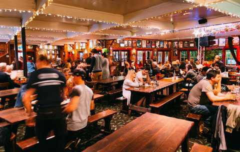 Settlers Tavern - Pubs Perth 1