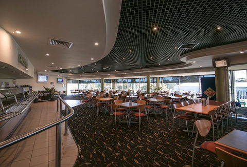 Sports Club Bistro - Lismore Workers Sports Club - Pubs Perth 1