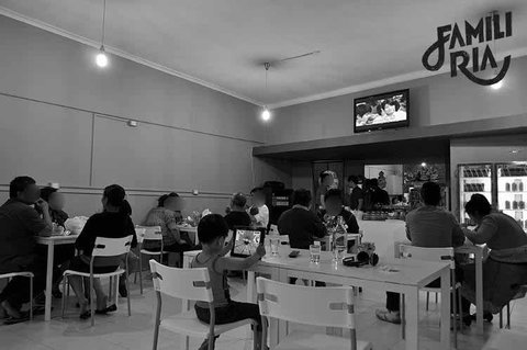 Famili Ria - Pubs Perth 0