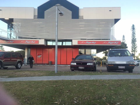 Pizza Hut - Runaway Bay - Pubs Perth 0