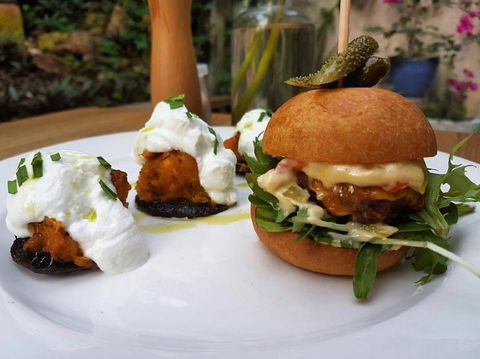 Saint Laura Cafe - Pubs Perth 0