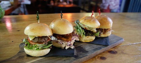 Lola's Pergola Darwin - Pubs Perth 3