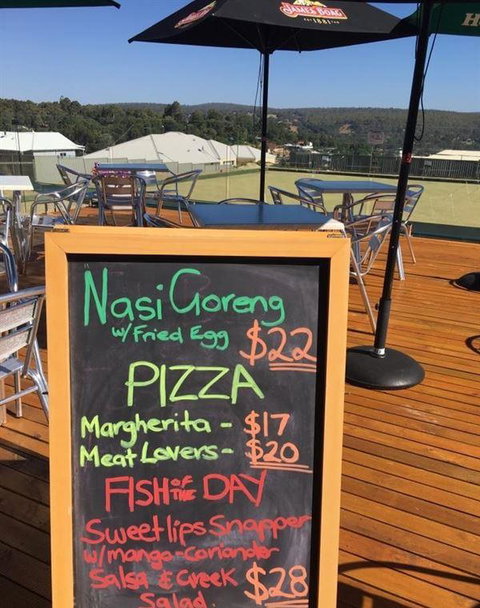 Windows On Wygonda At The Roleystone Club - Pubs Perth 10