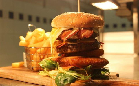 Windows On Wygonda At The Roleystone Club - Pubs Perth 1