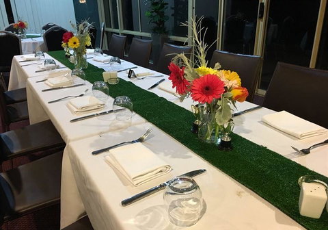 Windows On Wygonda At The Roleystone Club - Pubs Perth 5