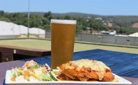 Windows On Wygonda At The Roleystone Club - Pubs Perth 7
