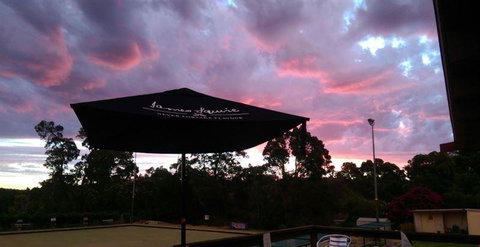 Windows On Wygonda At The Roleystone Club - Pubs Perth 8