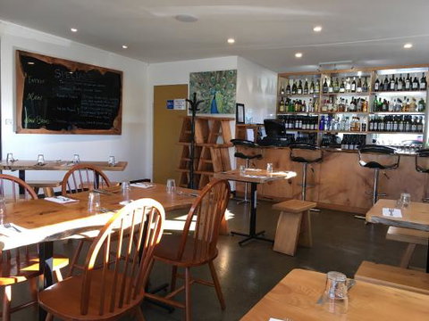 Bombay On The Beach - Pubs Perth 0