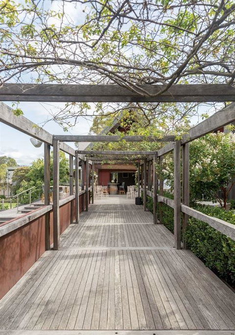 Vines Restaurant At Hollydene Estate - Pubs Perth 12