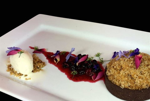 Vines Restaurant At Hollydene Estate - Pubs Perth 14