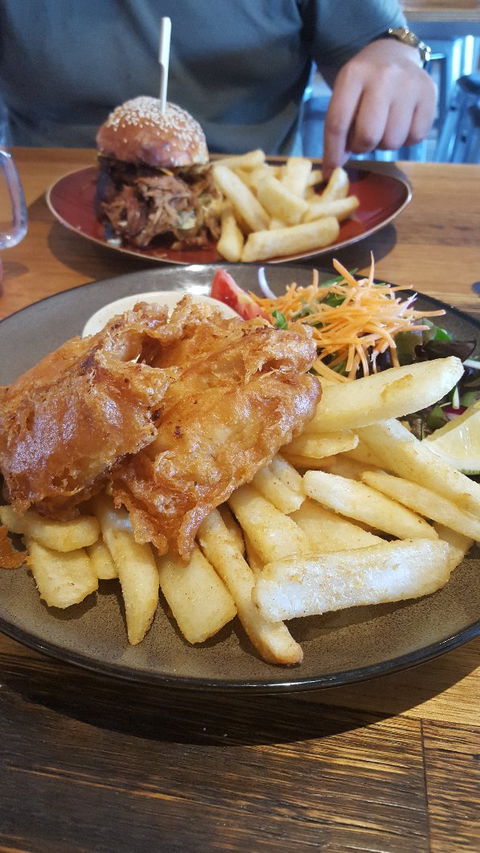 Beachfront Hotel - Pubs Perth 7