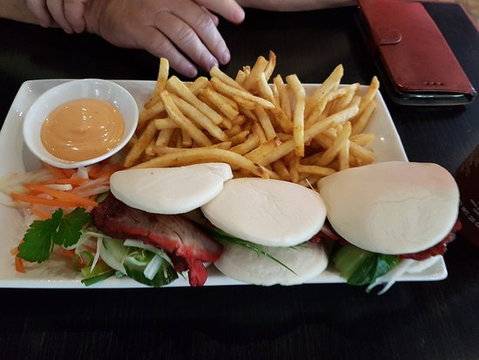 Lazy Susan’s - Pubs Perth 0