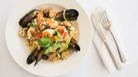 Domani's Cafe Restaurant Bar - Pubs Perth 0