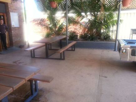 Ellalong Hotel - Pubs Perth 2