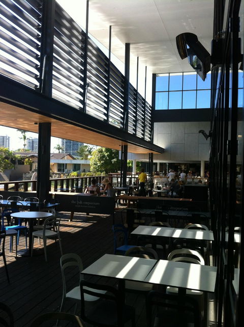 Edgewater Dining & Lounge - Pubs Perth 3
