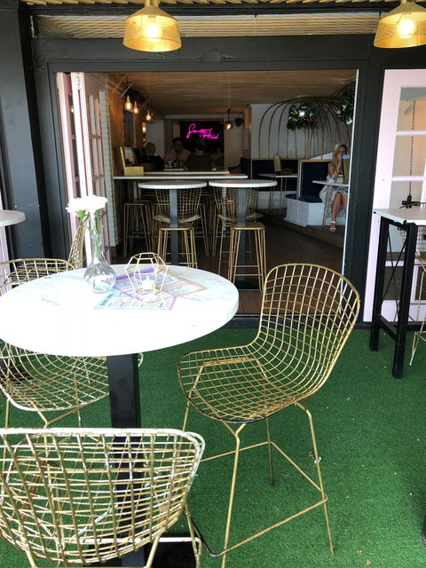 Ravens Lounge Bar - Pubs Perth 4