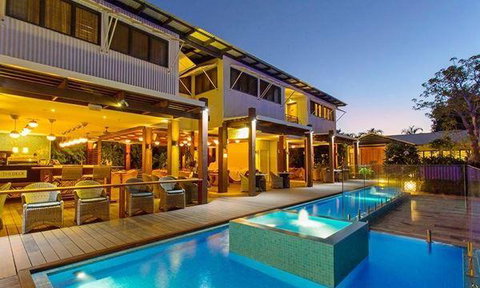 The Deck Poolside Bar & Restaurant - Pubs Perth 10