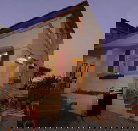 Riviera Hotel Bistro - Pubs Perth