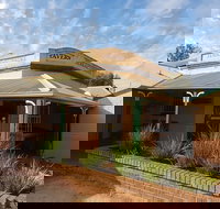 Jennacubbine Tavern - Pubs Perth