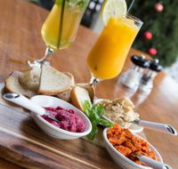 2 Cuz Cafe - Pubs Perth