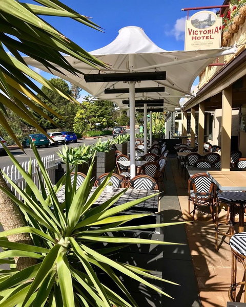 Victoria Hotel Bistro - Pubs Perth 3