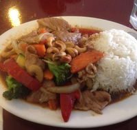 Dee's Vintage Thai Restaurant - Pubs Perth