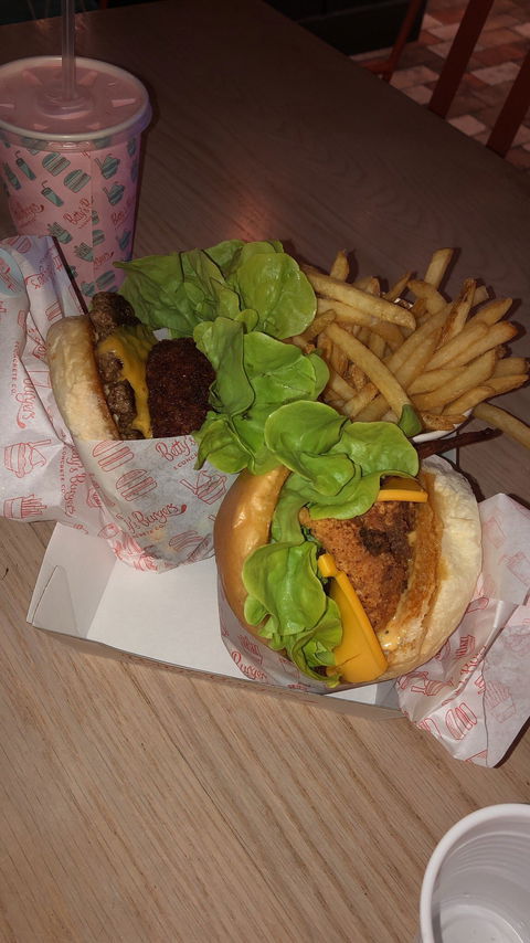 Betty's Burgers & Concrete Co - Pubs Perth 1