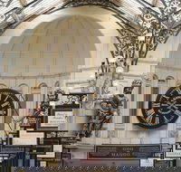 Melbourne Cathedrals and Parklands tour - Pubs Perth