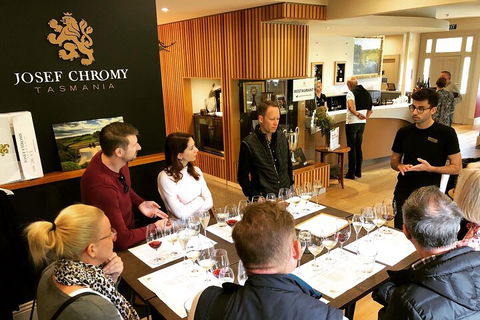 Tamar Valley Wine And Gin Tour With Lunch - Pubs Perth 0