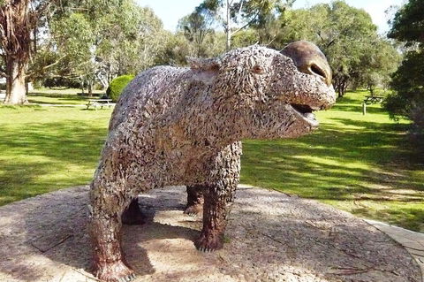 3-Day Private Adelaide To Melbourne Tour - Pubs Perth 4