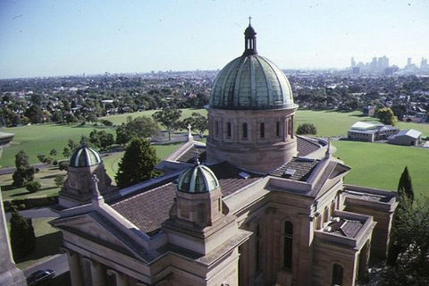 Melbourne City Tour: Lifestyle Of The Rich And Famous - Pubs Perth 4