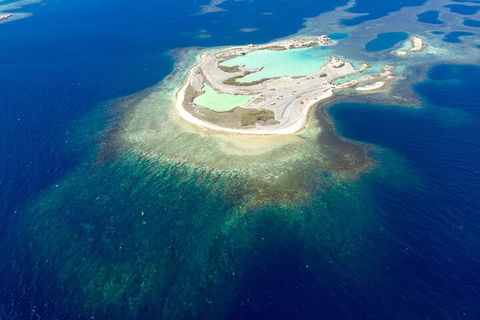 Abrolhos Islands Fixed-Wing Scenic Flight - Pubs Perth 4