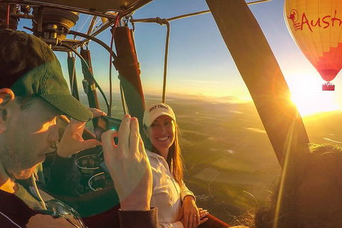 Hot Air Ballooning Tour From Cairns - Pubs Perth 1