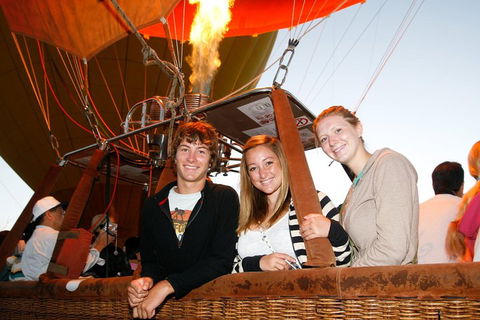 Hot Air Ballooning Tour From Cairns - Pubs Perth 2