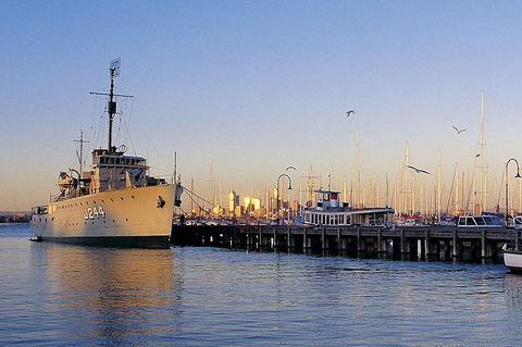 Melbourne City And Williamstown Ferry Cruise - Pubs Perth 4