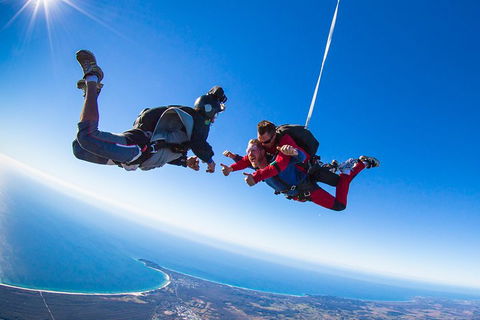 Byron Bay Tandem Sky Dive - Pubs Perth 0