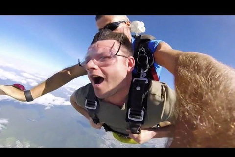 Reef And Rainforest Tandem Sky Dive In Cairns - Pubs Perth 1