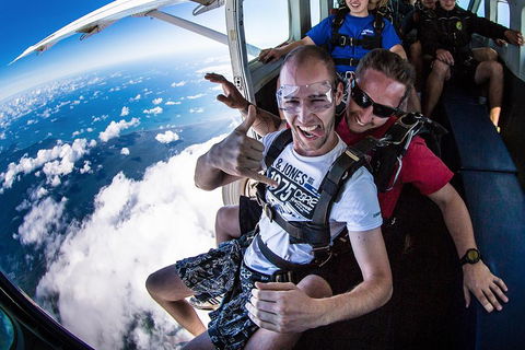 Reef And Rainforest Tandem Sky Dive In Cairns - Pubs Perth 2
