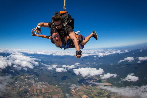 Reef And Rainforest Tandem Sky Dive In Cairns - Pubs Perth 3