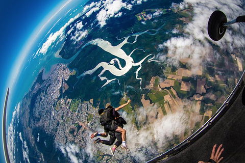 Reef And Rainforest Tandem Sky Dive In Cairns - Pubs Perth 5