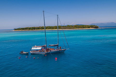 Ocean Free Green Island & Great Barrier Reef Snorkel Cruise, Cairns 25 Guests - Pubs Perth 0