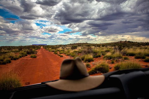 Mount Conner 4WD Small Group Tour From Ayers Rock Including Dinner - Pubs Perth 4